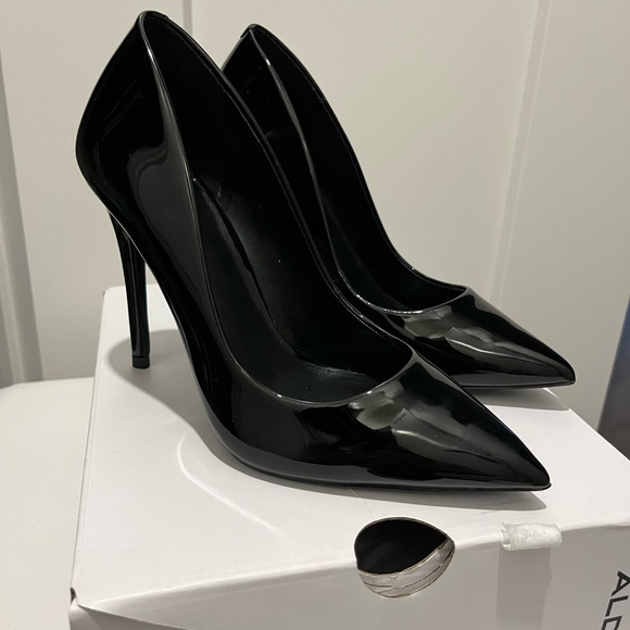 Stilettos, brand new in box - Picture 2 of 2